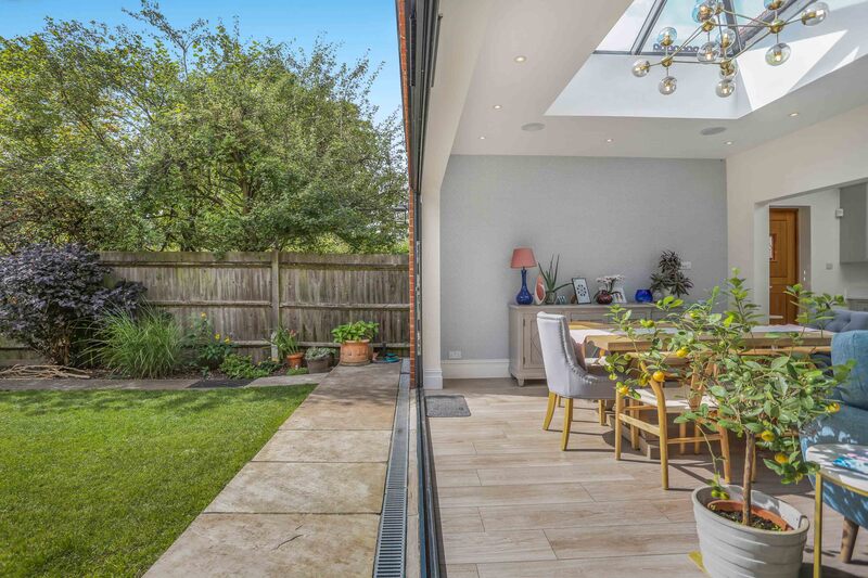 Grosvenor Avenue, SM5